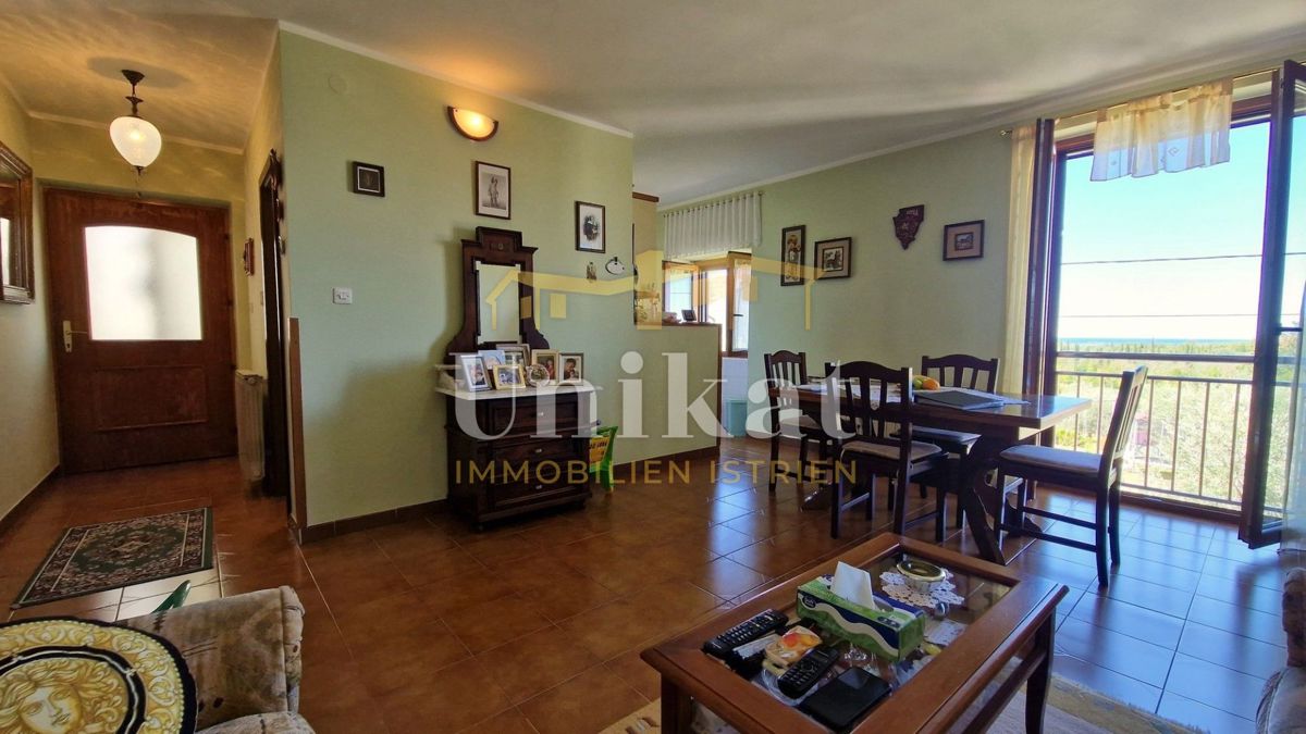 Casa indipendente con appartamento, cantina e garage con vista mare, Buje